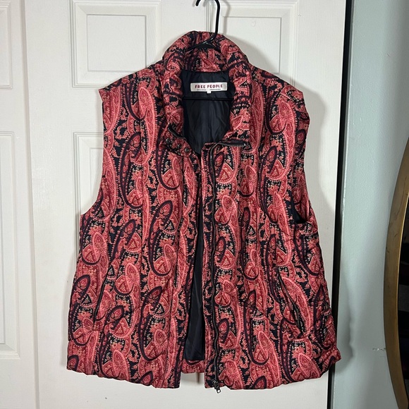 Free People Oversized Paisley Patterned Pink and Black Puffer Vest - Picture 5 of 8